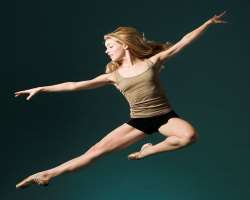 Not only she is an actress but she is also a trained ballet dancer. She took ballet lessons at Hawaii State Ballet. She was also a part of the corps d